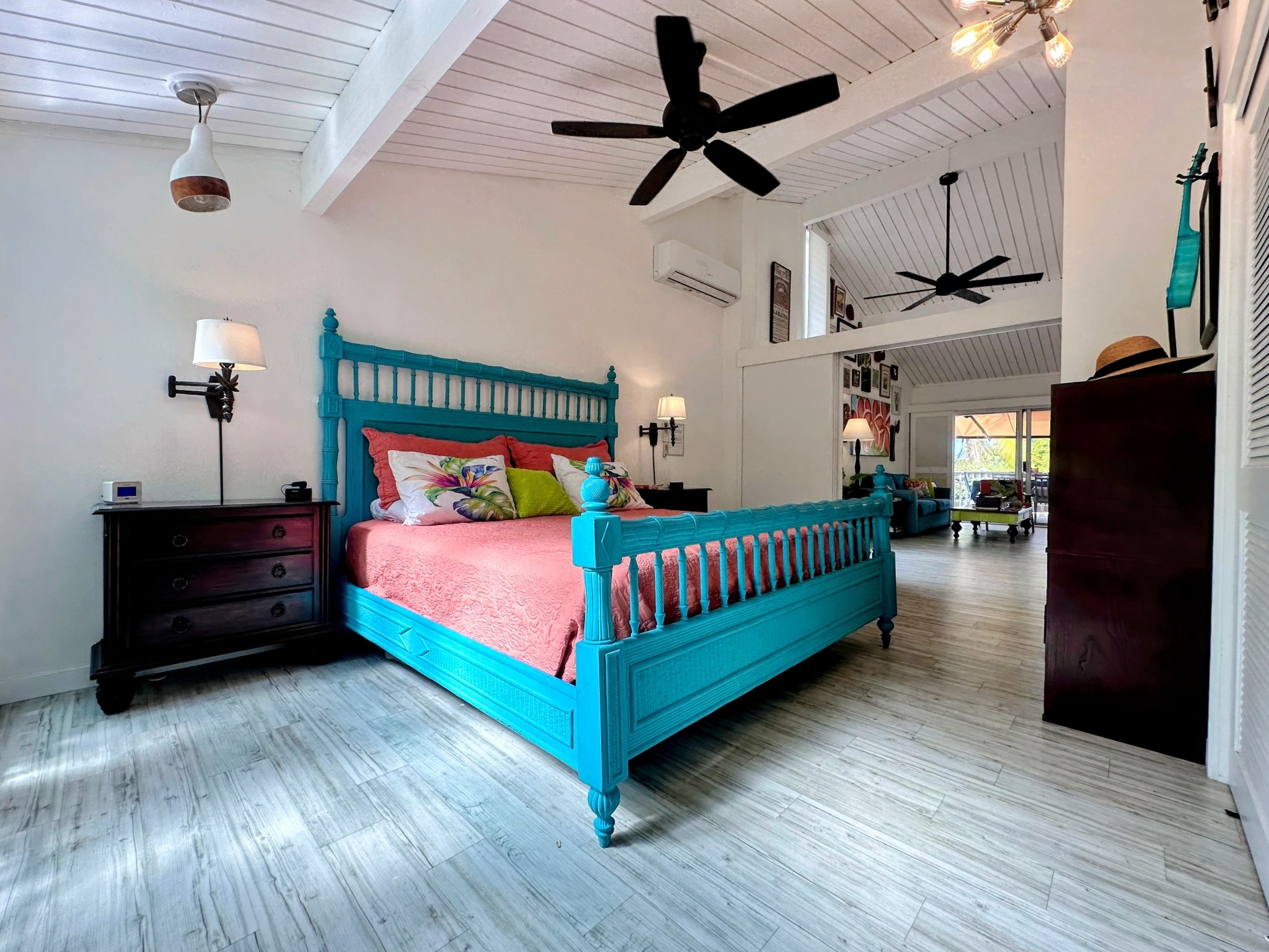 Colorful Keauhou bedroom