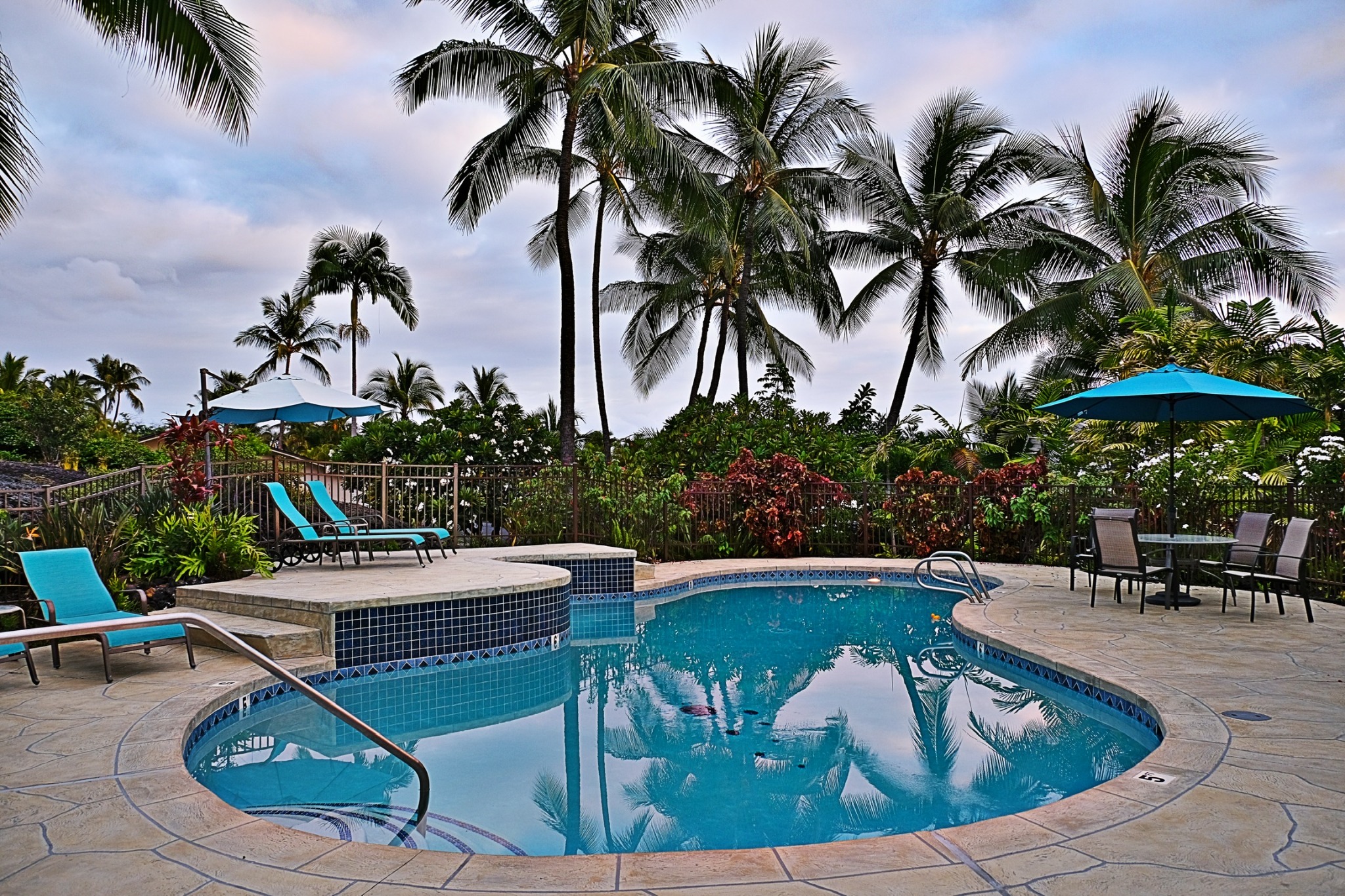Keauhou resort pool surrounded by palms