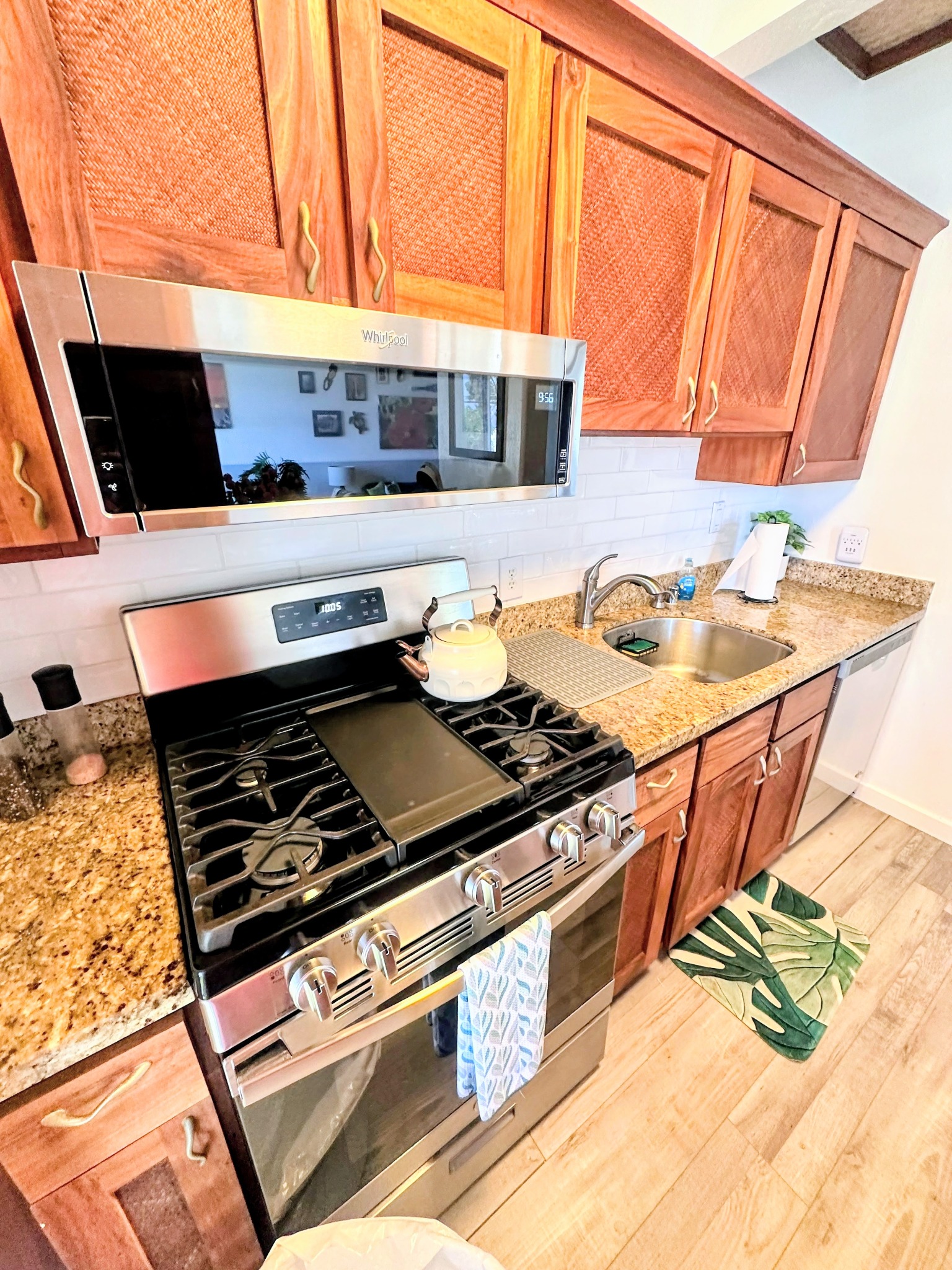 Mansions full kitchen
